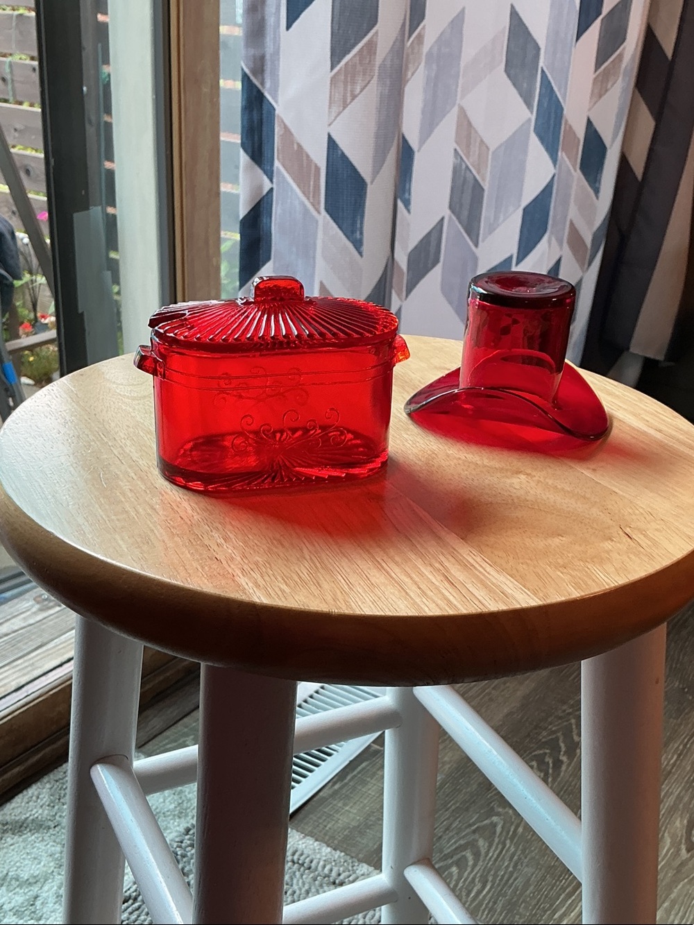 Red Decorative Glass Trinket Dish and Hat-Shaped Glass